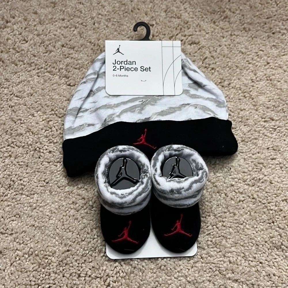 Jordan 2 piece hat and baby bootie set